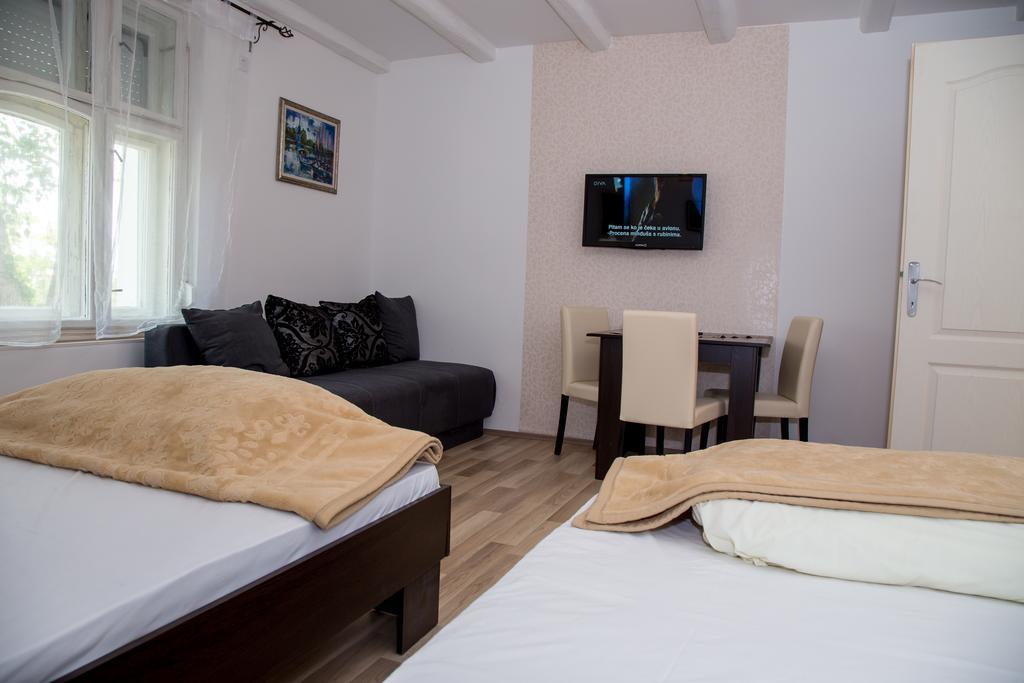 Hotel Casa Bella & Nova à Palić Extérieur photo