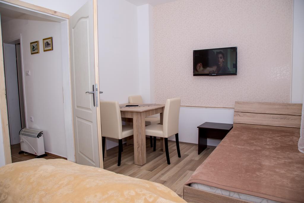 Hotel Casa Bella & Nova à Palić Extérieur photo